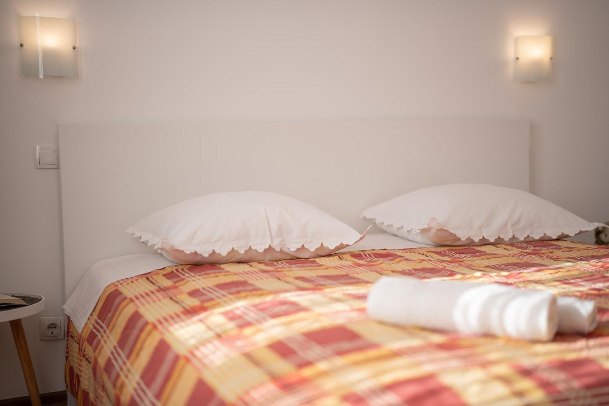 Apartments Biserka Novalja Pokój zdjęcie